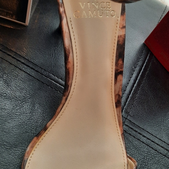 Vince Camuto square toe heels - Picture 2 of 13